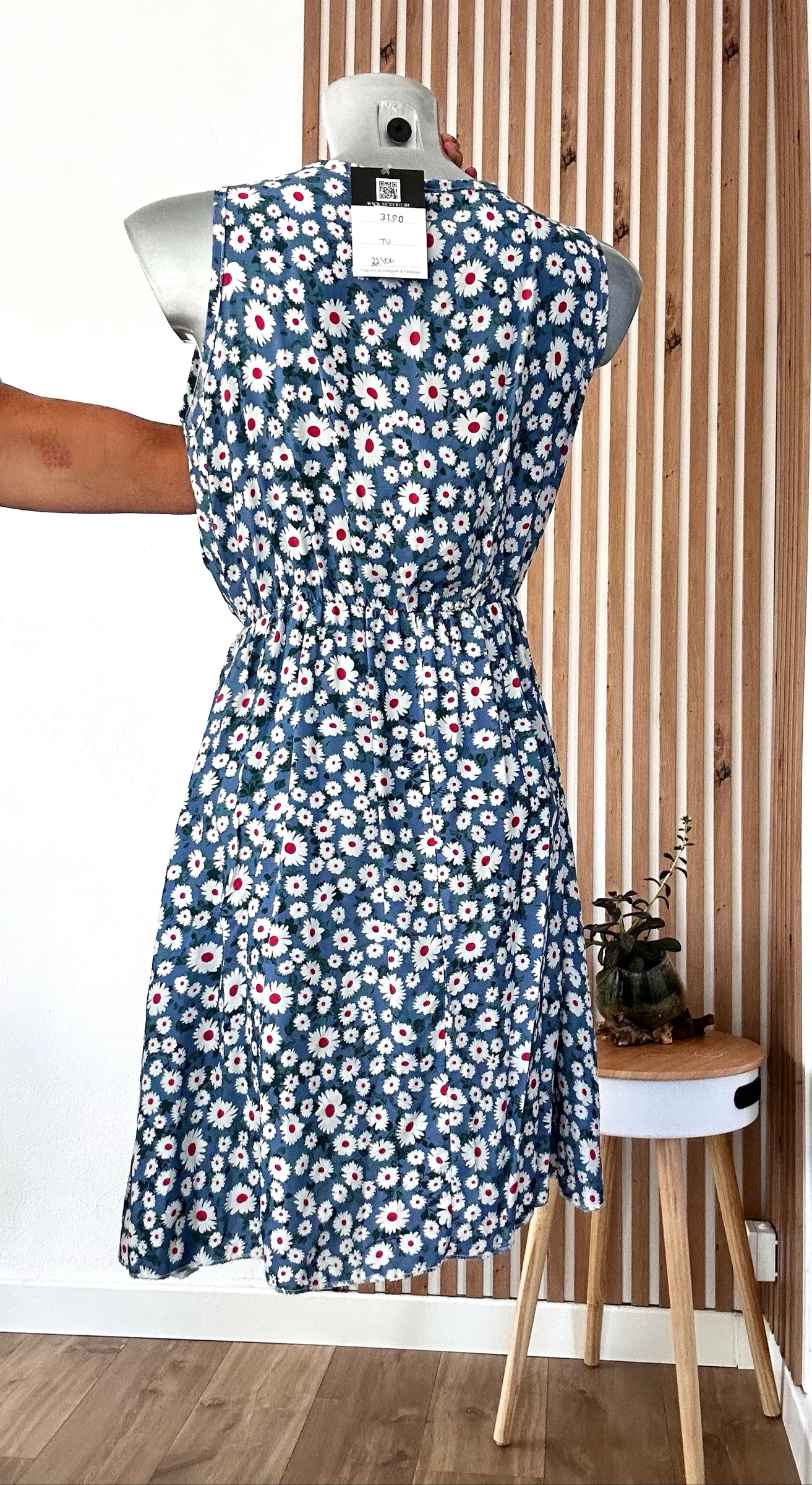 New daisy floral dress with tag – One size S/M – Wrap style – photo 4